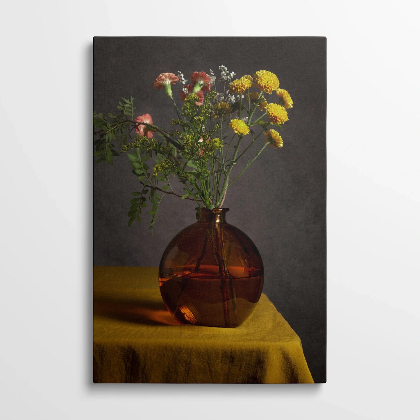 Tablou Flori - Buchet de Flori Expresiv Într-O Vază Elegantă - vedere din fata