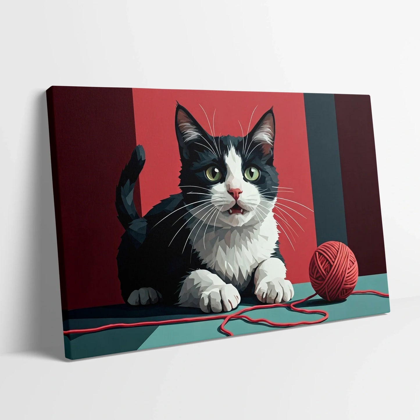 Tablou Modern - Portret Geometric Al Unei Pisici Jucăușe - vedere din lateral sprijinit perete