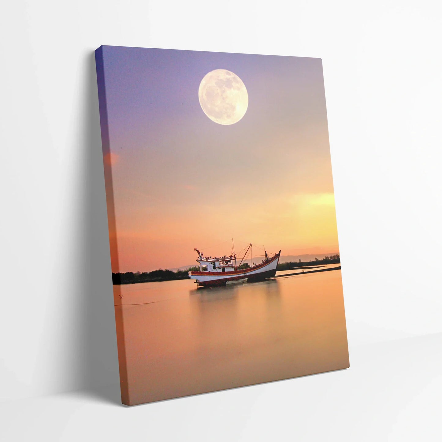 Tablou Peisaje - Barcă Pe Râu La Apus - vedere din lateral sprijinit perete