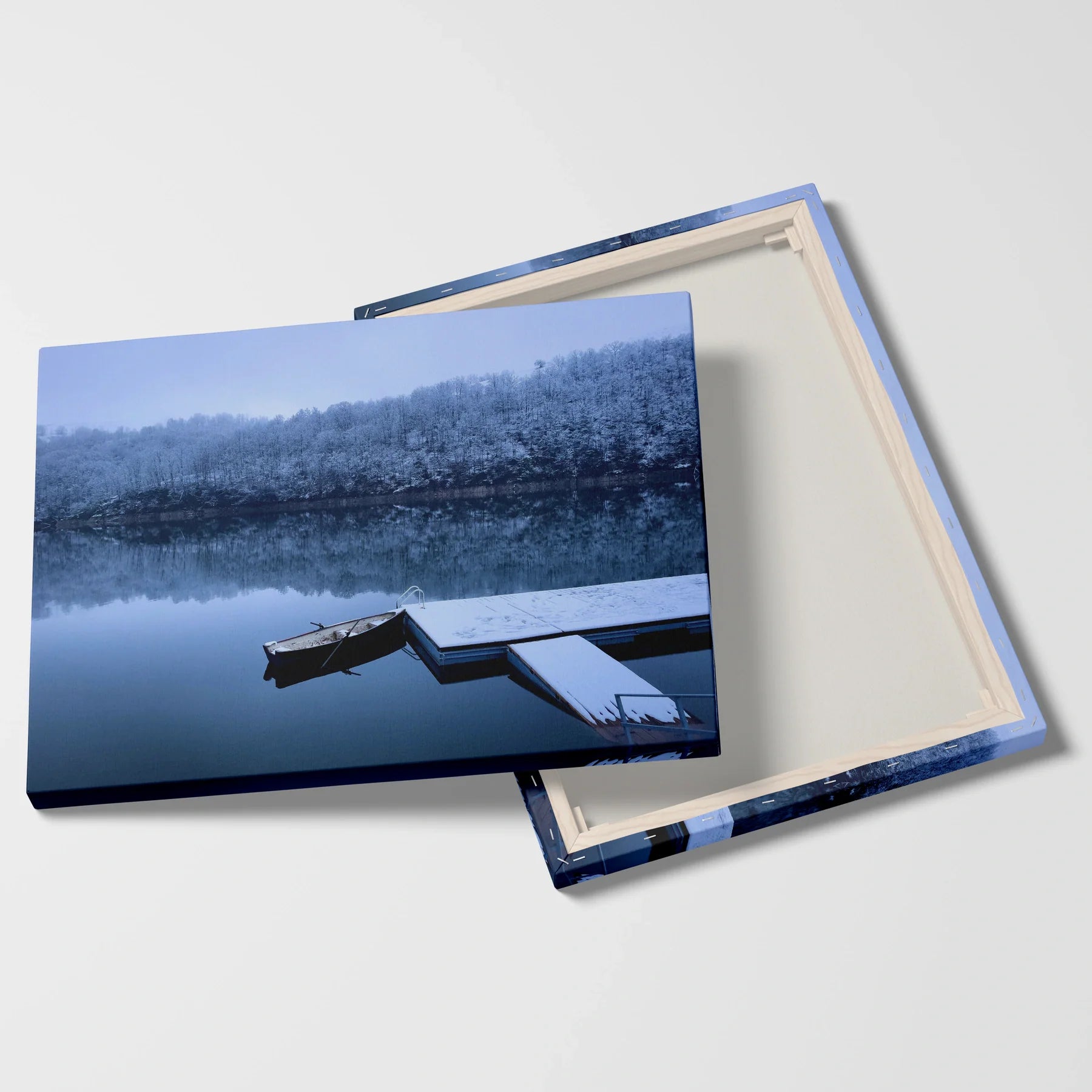 Tablou Peisaje - Lac Înghețat cu Barcă Pe Ponton - vedere fata verso